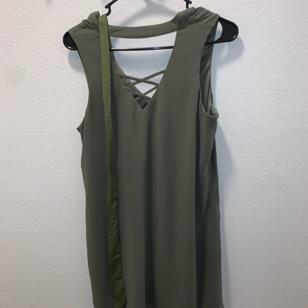 Knee high dress with same color belt